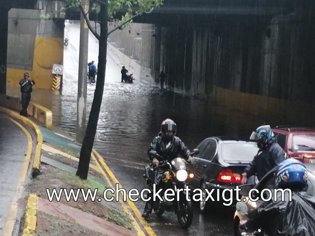 Colapsan Drenajes Y Se Inundan Varios Puntos En La Ciudad Por Fuertes