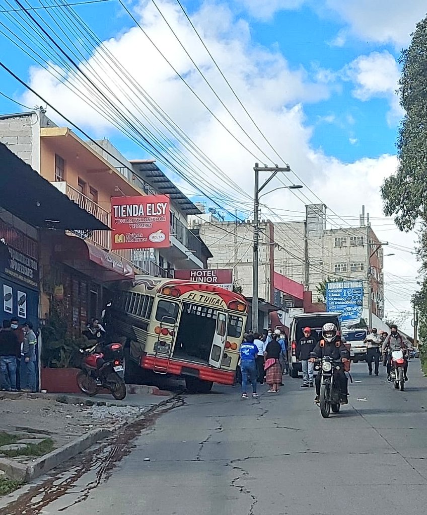 FEQ3DZZXIAspv75 La ola de violencia en Guatemala se continua incrementando, ahora la tragedia en Quetzaltenango, la víctima fue un conductor de bus extraurbano a quien agarraron a balazos.