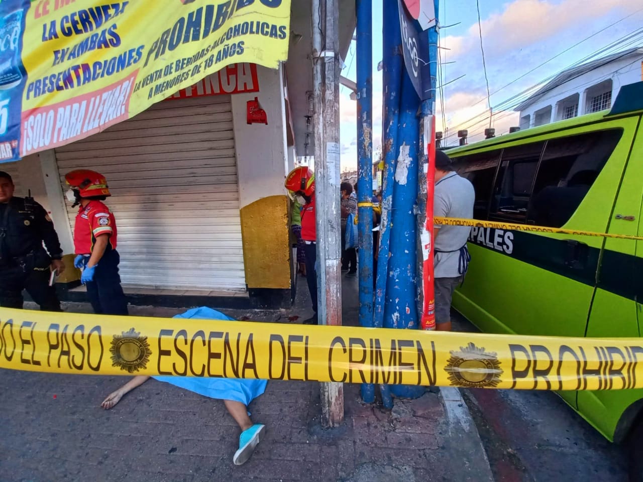 Ultiman A Tiros A Mujer En Parada De Buses En La Zona 6 Hay Dos Heridos