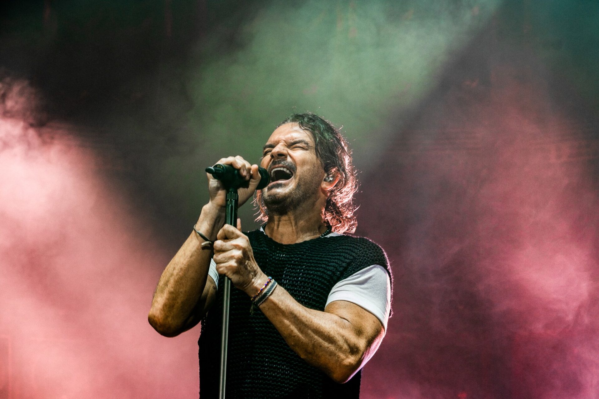 Fan De Ricardo Arjona Se Quit La Ropa Durante Su Concierto L Cantaba