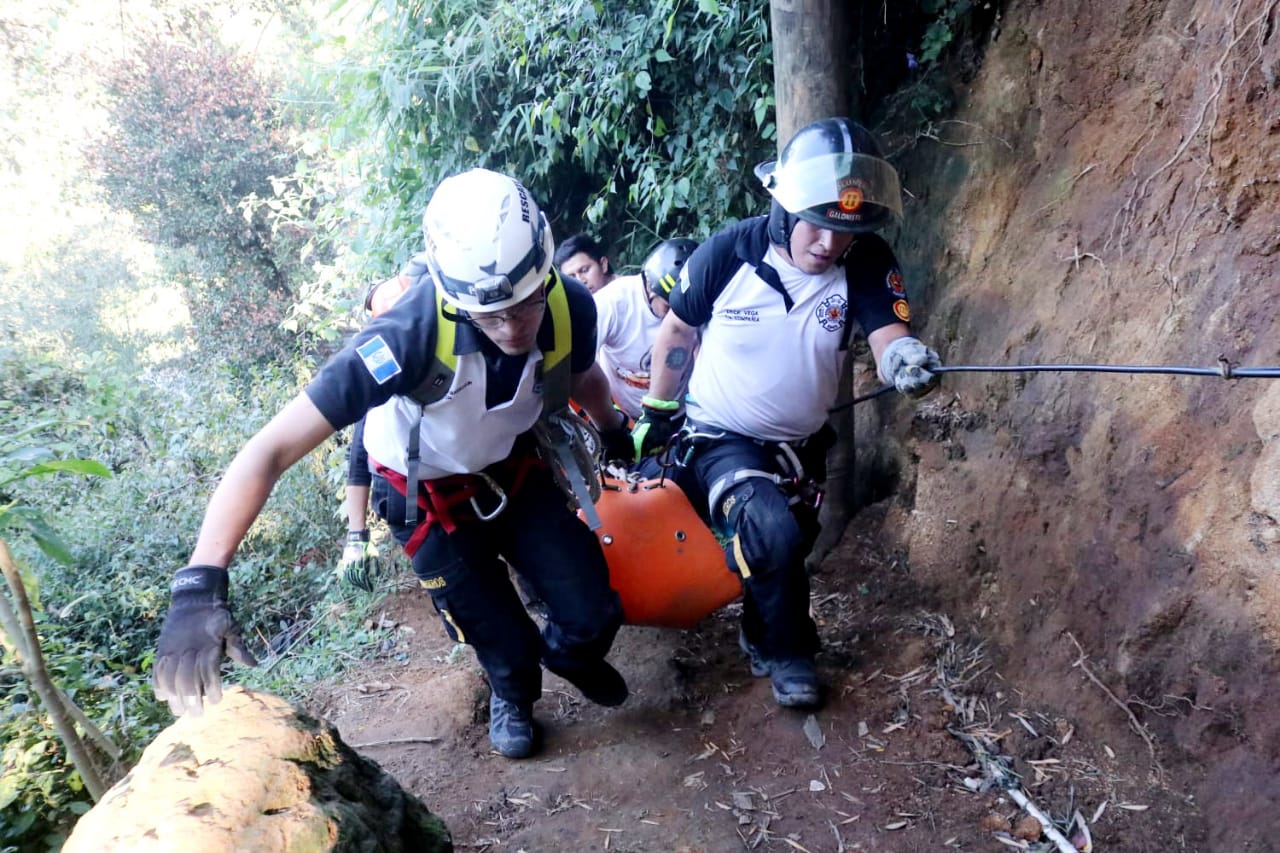 Hombre Cae Al Barranco De 200 Metros Y Perdió La Vida - El Sol De Mixco